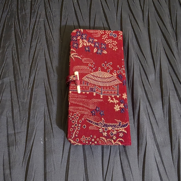 Red Floral Patterned Travel Set - Picture 1 of 4